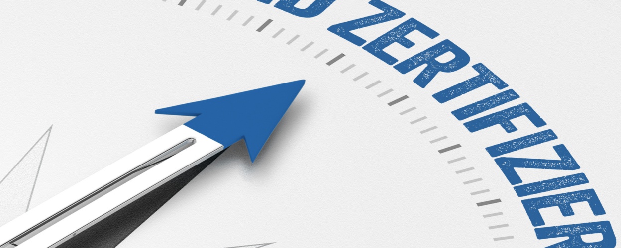 Pfeil eines Kompasses, der auf die Worte